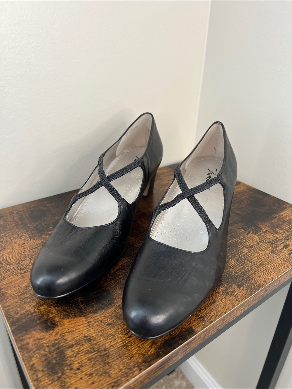 Trotters Jamie Black Cross-Strap Low Heel Pumps